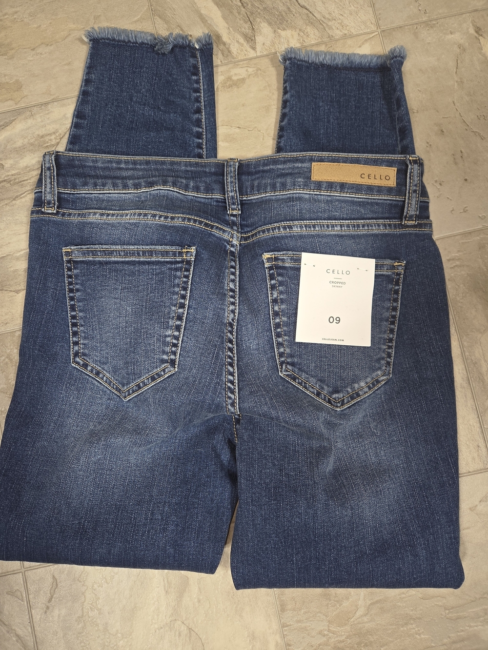 Cello Women's Cropped Frayed Hem Skinny Jeans